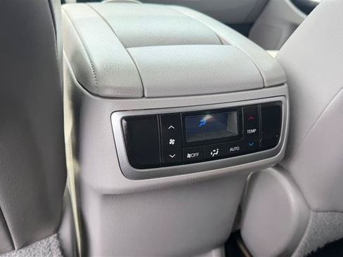 Used 2015 Toyota Highlander XLE AWD/4WD image 25
