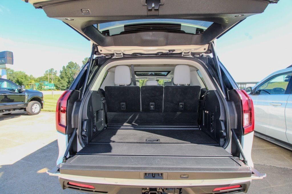 Used 2025 Ford Expedition Active AWD/4WD image 5