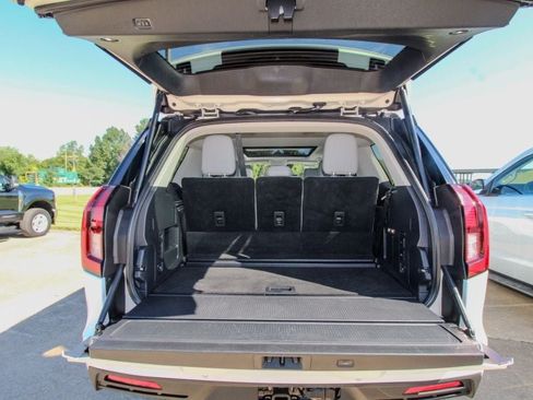Used 2025 Ford Expedition Active AWD/4WD image 5