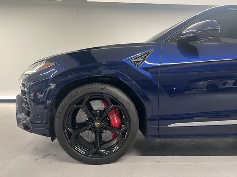 Used 2019 Lamborghini Urus AWD/4WD image 23