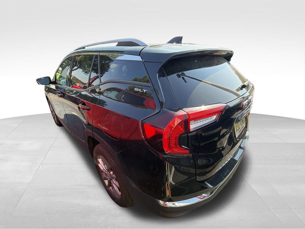 Used 2024 GMC Terrain SLT AWD/4WD image 3
