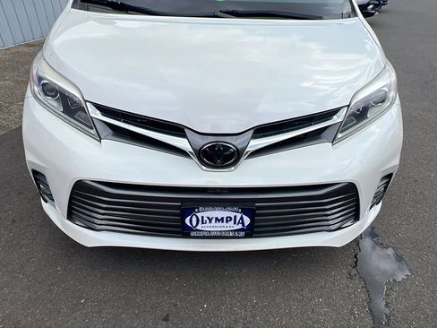 Used 2020 Toyota Sienna Limited Premium AWD/4WD image 2