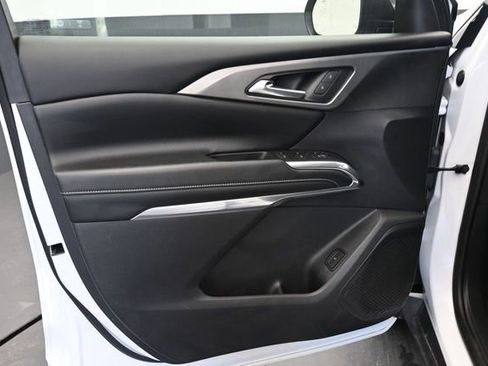 Used 2024 Chevrolet Traverse LT FWD image 7