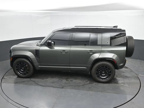 Used 2025 Land Rover Defender 110 AWD/4WD image 38