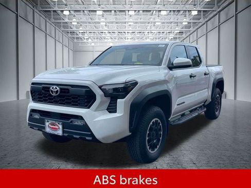 Used 2024 Toyota Tacoma SR5 AWD/4WD image 4