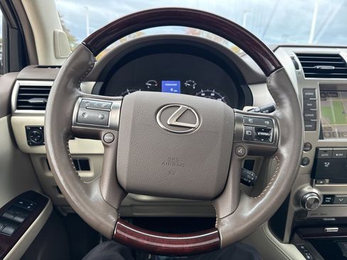 Used 2018 Lexus GX 460 Premium w/ Premium Package image 11