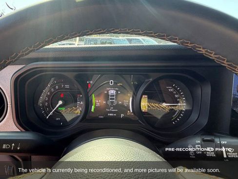 Used 2024 Jeep Wrangler Unlimited AWD/4WD image 16