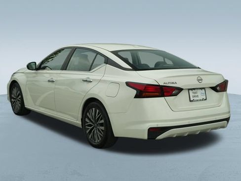 Used 2025 Nissan Altima 2.5 SV FWD image 5