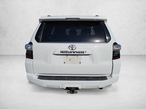Used 2014 Toyota 4Runner SR5 image 6