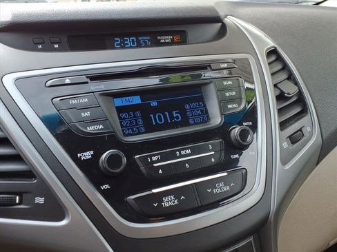 Used 2014 Hyundai Elantra SE image 18