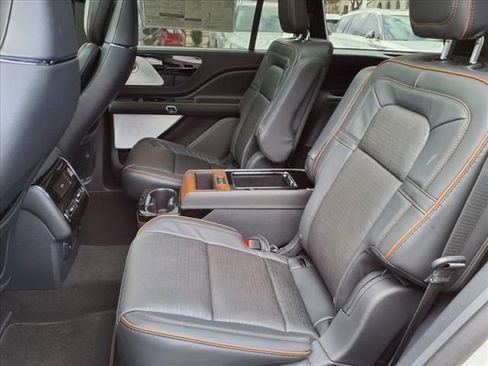 New 2025 Lincoln Aviator Black Label w/ Jet Appearance Package AWD/4WD image 15