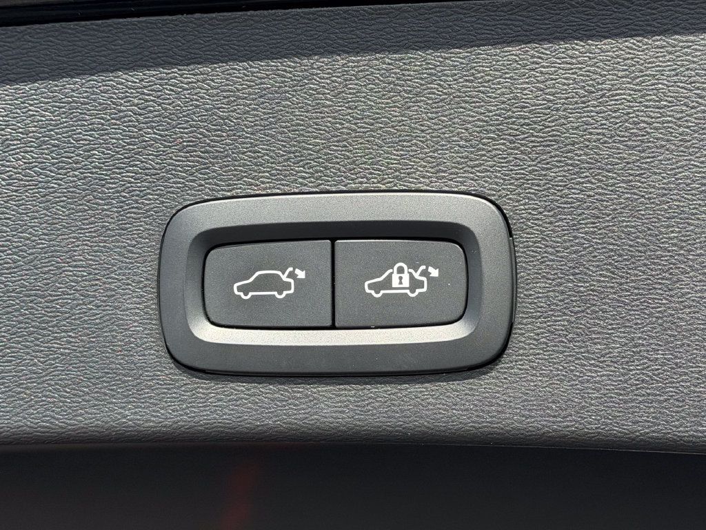 Certified 2023 Volvo XC40 Recharge Plus AWD/4WD image 21