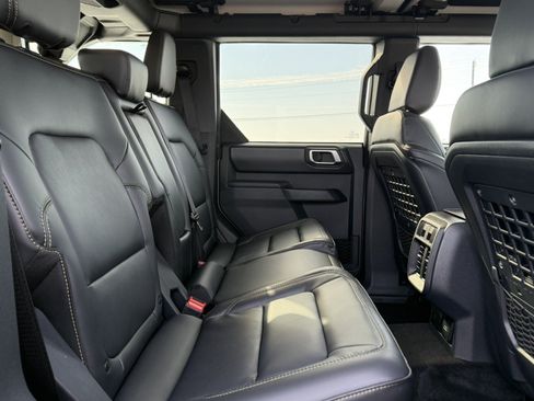 New 2025 Ford Bronco Badlands w/ Sasquatch Package AWD/4WD image 8