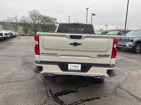 New 2026 Chevrolet Silverado 1500 High Country w/ LPO, Dark Essentials Package image 4