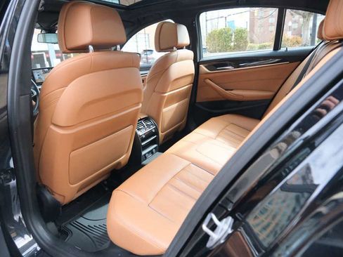 Used 2017 BMW 540i xDrive image 22