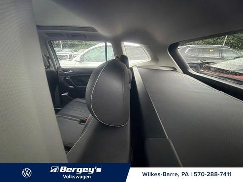 Used 2024 Volkswagen Tiguan SE w/ Panoramic Sunroof Package AWD/4WD image 13