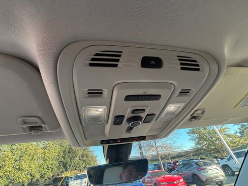 Used 2022 GMC Yukon XL Denali w/ Advanced Technology Package image 7