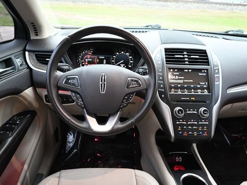 Used 2018 Lincoln MKC Reserve image 16