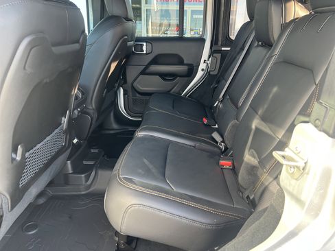 Used 2024 Jeep Wrangler Unlimited Sahara AWD/4WD image 11