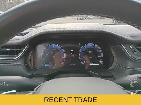Used 2023 Jeep Grand Cherokee Limited w/ Black Appearance Package AWD/4WD image 19