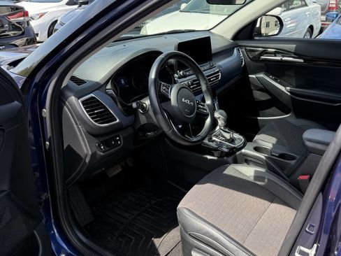 Used 2022 Kia Seltos Nightfall Edition image 10