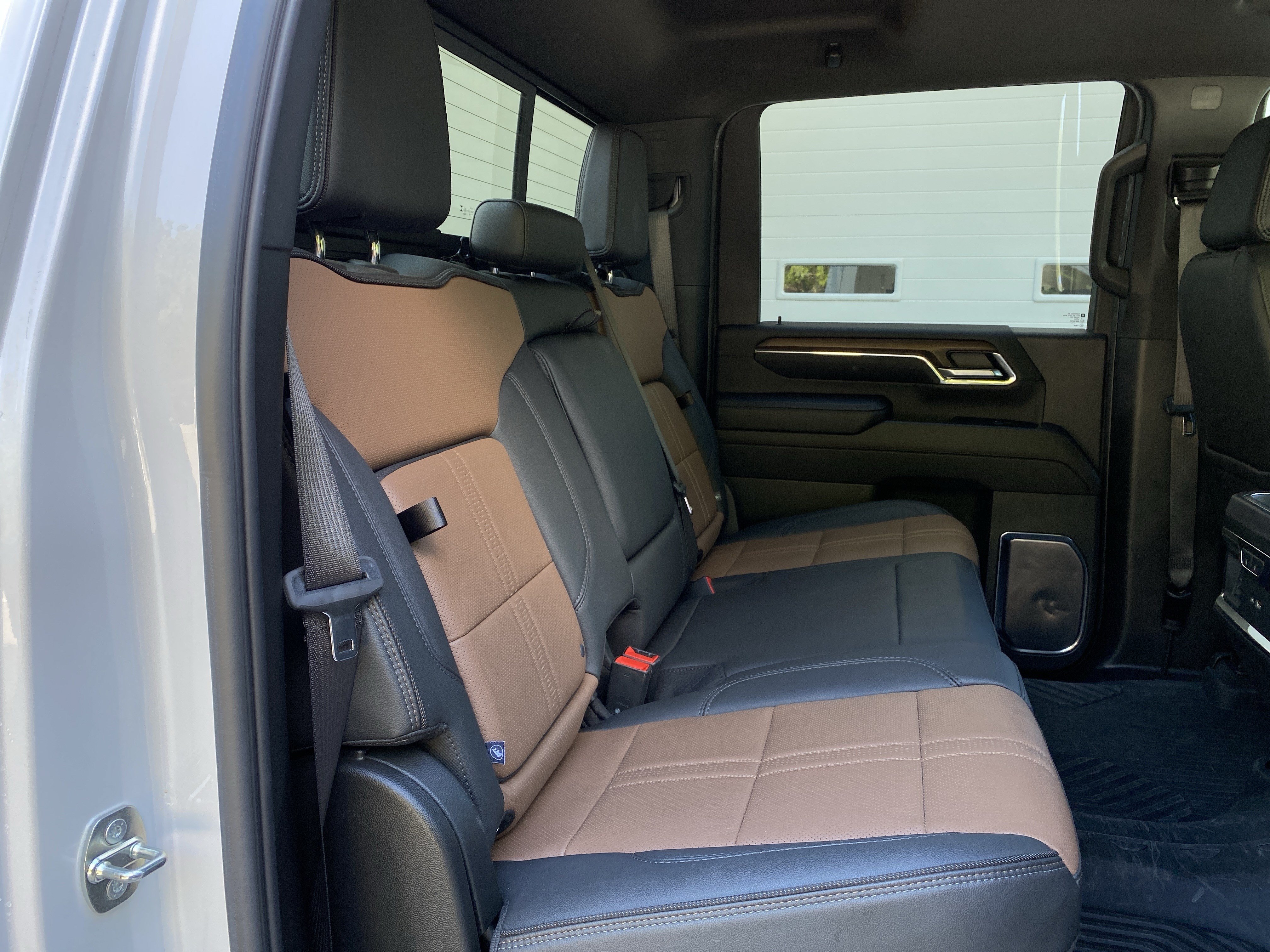Used 2024 Chevrolet Silverado 2500 High Country w/ High Country Premium Package AWD/4WD image 40