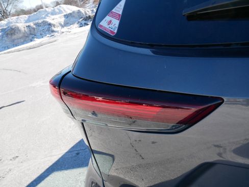 Certified 2024 Toyota Highlander LE image 20