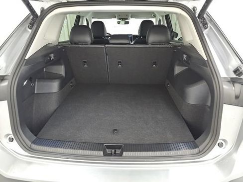 Used 2025 Volkswagen Tiguan SE AWD/4WD image 30