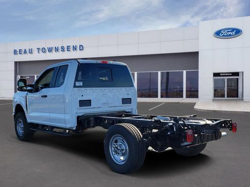 New 2026 Ford F350 XL w/ XL Chrome Package image 3