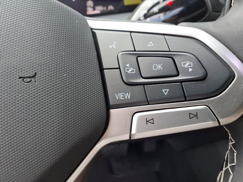 New 2025 Volkswagen Tiguan SE image 10