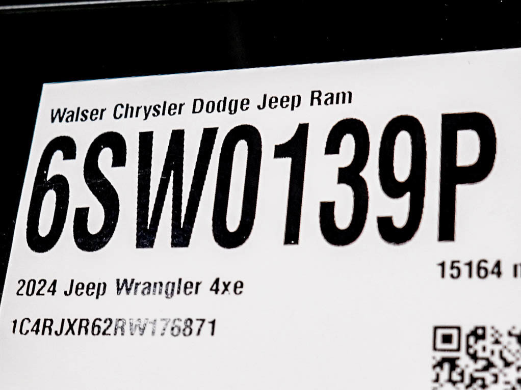 Used 2024 Jeep Wrangler Unlimited Rubicon 4xe w/ Technology Group AWD/4WD image 29