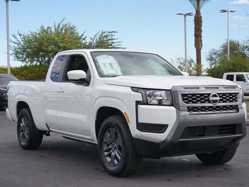 Certified 2025 Nissan Frontier SV image 4