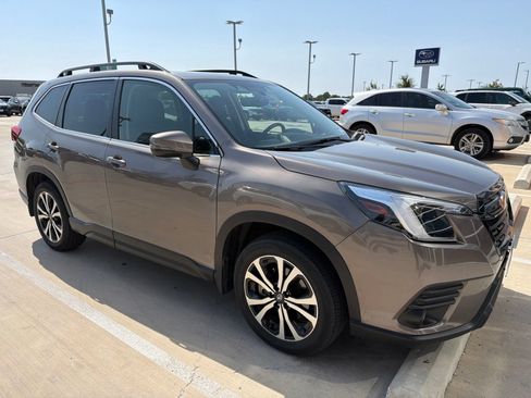 Used 2023 Subaru Forester Limited AWD/4WD image 2