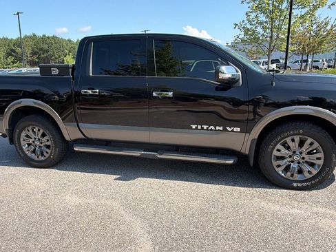 Used 2018 Nissan Titan Platinum Reserve AWD/4WD image 7