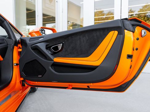 Used 2023 Lamborghini Huracan EVO RWD image 39