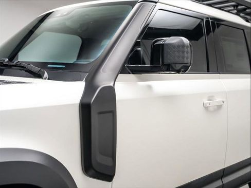 New 2024 Land Rover Defender 110 S image 11