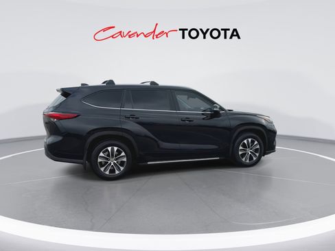 Used 2023 Toyota Highlander XLE image 8