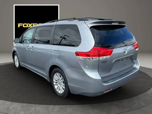 Used 2013 Toyota Sienna XLE FWD image 7