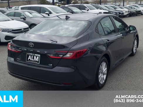 Used 2025 Toyota Camry LE image 5