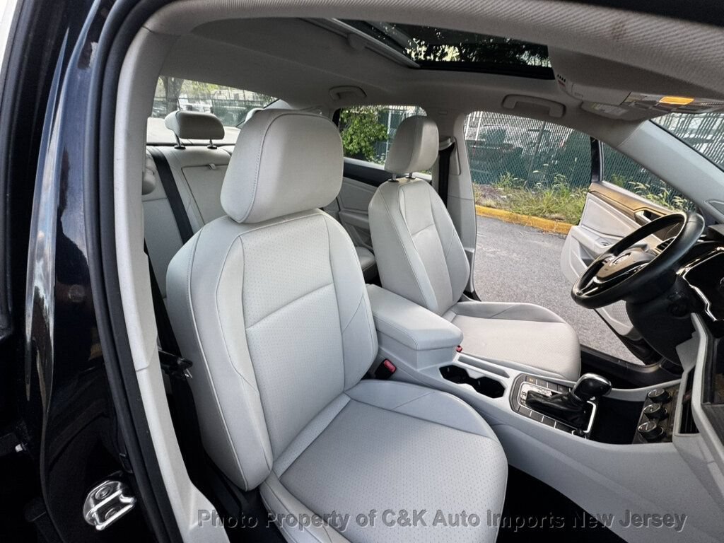 Used 2019 Volkswagen Jetta SEL w/ Cold Weather Package FWD image 24