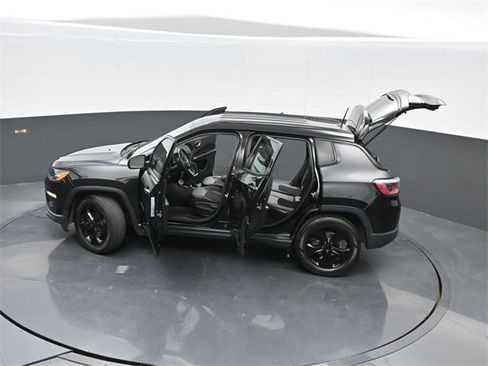 Used 2018 Jeep Compass Altitude image 59