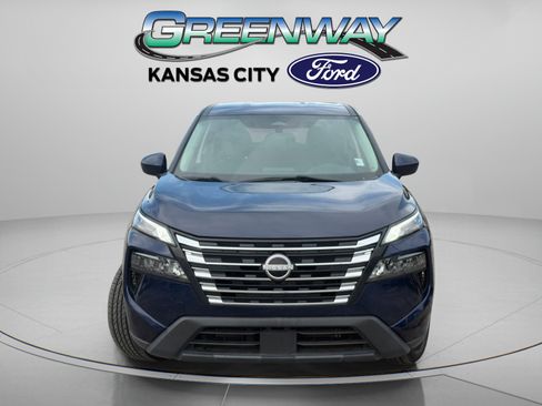 Used 2024 Nissan Rogue SV FWD image 2