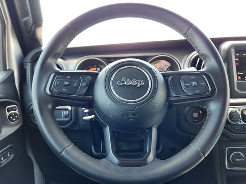 Used 2023 Jeep Gladiator Sport AWD/4WD image 21