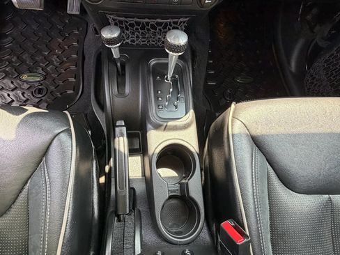 Used 2017 Jeep Wrangler Unlimited Sahara w/ Connectivity Group AWD/4WD image 26