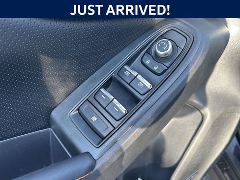 Used 2022 Subaru Crosstrek 2.5i Limited w/ Moonroof Package 2 AWD/4WD image 9