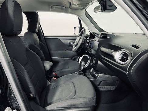 Used 2018 Jeep Renegade Latitude image 19