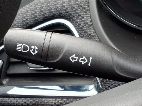 Used 2018 Chevrolet Cruze LT w/ Convenience Package image 21