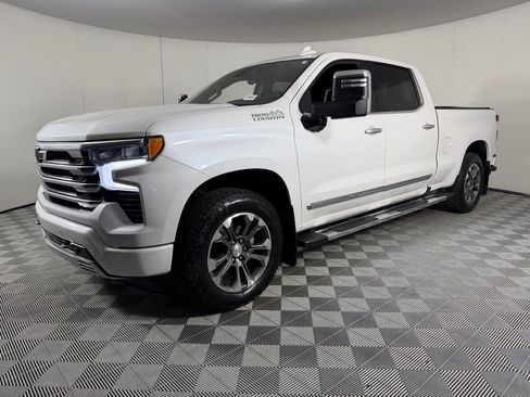 Used 2023 Chevrolet Silverado 1500 High Country w/ Technology Package AWD/4WD image 9