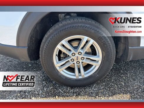 Used 2020 Ford Explorer XLT w/ Equipment Group 202A AWD/4WD image 10