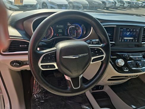 Used 2021 Chrysler Voyager Lxi image 13